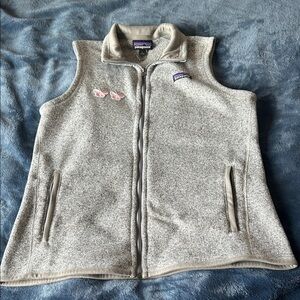 Patagonia woman’s  Light Gray Fleece Vest size large better sweater